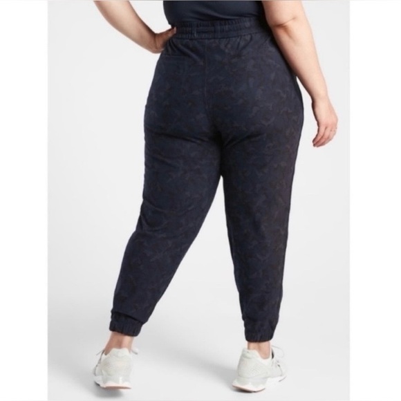 Athleta Black Navy Camo Print Drawstring Waist Joggers w/Pockets - Picture 6 of 11